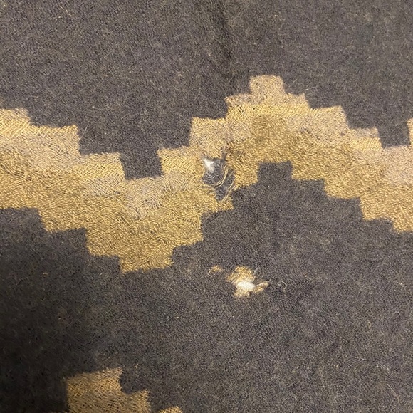 Aritzia diamond scarf - Picture 2 of 2